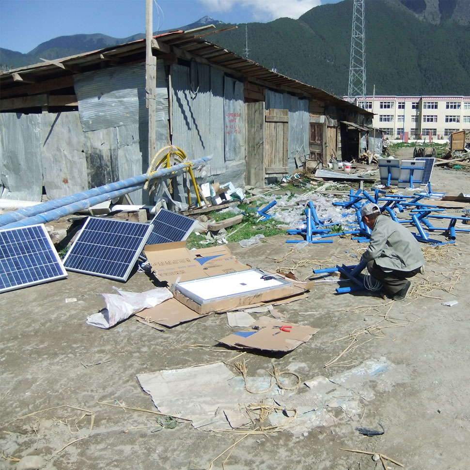 2007年新疆巴州太阳能灯安装现场